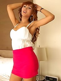 Thai Ladyboy Taylor shows cock