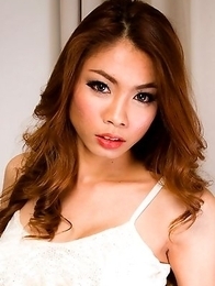 Neay is a fun girl. She has a great body, big sexy boobs and a great ass! She is always smiling and dancing in the club. I think that might be fun in