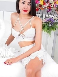 Pretti is a gorgeous Grooby girl with a sexy body, big boobs, a nice round ass and a delicious uncut cock!