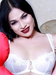 Sexy TS Filipina Hot Valentines Chick