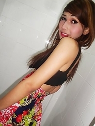 Small cock Ladyboy Um flashing outside and peeing in toilet