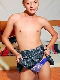 Very cute 19 year old Jamilla from Manila.